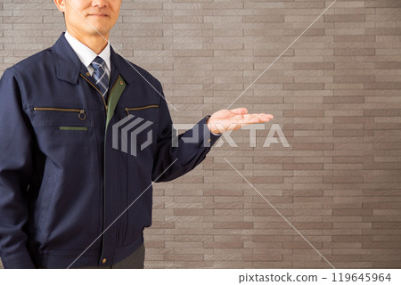 Middle-aged male businessman in work clothes 119645964