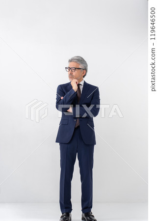 商人白髮全身擔心 119646500