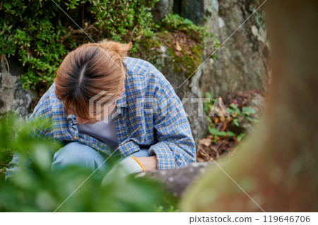 Woman taking care of the garden, Japanese garden, countryside, vacant house, weeding Woman taking care of the garden, Japanese garden, countryside, vacant house, weeding 119646706