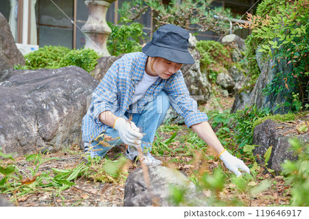 Woman taking care of the garden, Japanese garden, countryside, vacant house, weeding Woman taking care of the garden, Japanese garden, countryside, vacant house, weeding 119646917