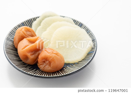Pickled plums and pickled radish 01 119647001