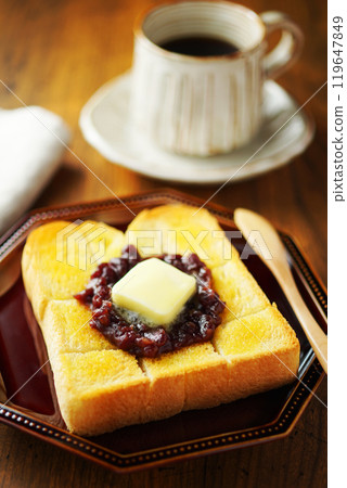 Ogura toast (red butter toast) Ogura toast (red butter toast) 119647849