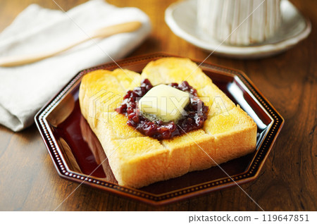 Ogura toast (red butter toast) Ogura toast (red butter toast) 119647851
