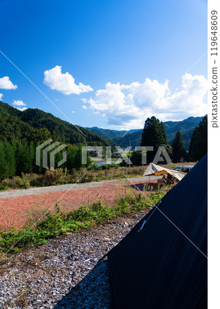 Rural campsite 119648609