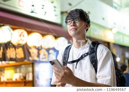 Man walking with a smartphone 119649567