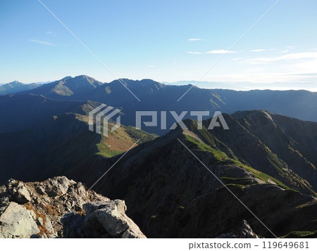 從鹽見嶽山頂看的早晨景色 從鹽見嶽山頂看的早晨景色 119649681
