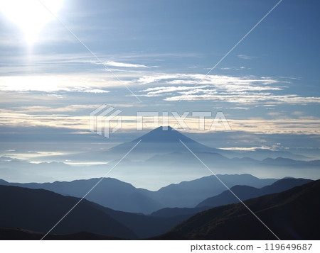 Mount Fuji from Mt. Shiomi in the early morning 119649687