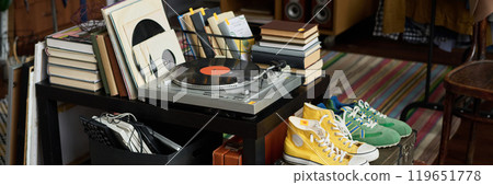 Secondhand footwear and other items Secondhand footwear and other items 119651778