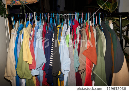Long rack with used casual attire 119652086