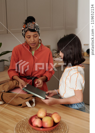 Discussing Educational Materials in Kitchen Setting 119652134
