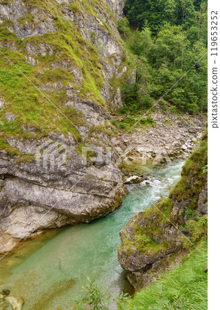 the austrian alps near gosau 119653252