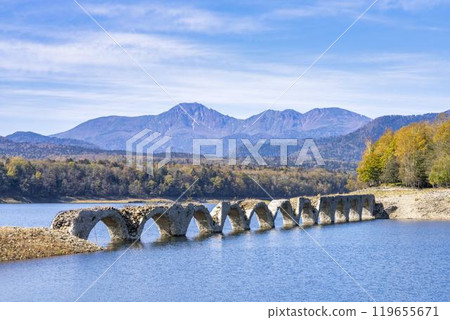 北海道上士幌町，秋日晴朗的舊國鐵志幌線 Taushubetsu 河大橋 119655671