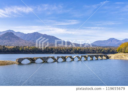 北海道上士幌町，秋日晴朗的舊國鐵志幌線 Taushubetsu 河大橋 119655679
