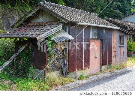 An old and very beautiful building in Misaki Town, Kume County, Okayama Prefecture, Japan An old and very beautiful building in Misaki Town, Kume County, Okayama Prefecture, Japan 119655696