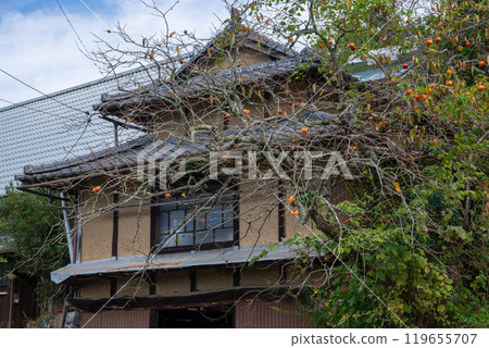 日本岡山縣久米郡三崎鎮的一棟古老而美麗的建築 日本岡山縣久米郡三崎鎮的一棟古老而美麗的建築 119655707
