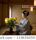 Beautiful Japanese woman arranging flowers in a Japanese-style room 119656050