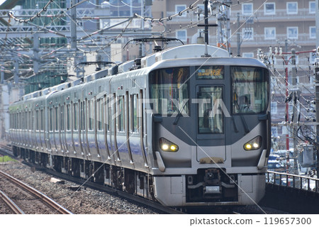 Kansai Airport-Kishuji Rapid 225 Series 5000 Series train passing through Taisho Station Kansai Airport-Kishuji Rapid 225 Series 5000 Series train passing through Taisho Station 119657300