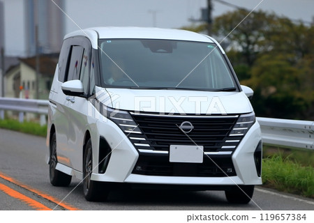 Image of a minivan in motion 119657384