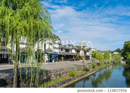 Kurashiki's Bikan Historical District with refreshing blue skies and historic streetscapes | Kurashiki Tourism Image | Kurashiki City, Okayama Prefecture 119657956