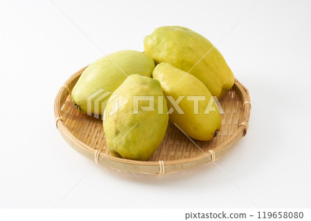 Quince fruit image 119658080