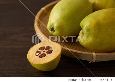 Quince fruit image Quince fruit image 119658103
