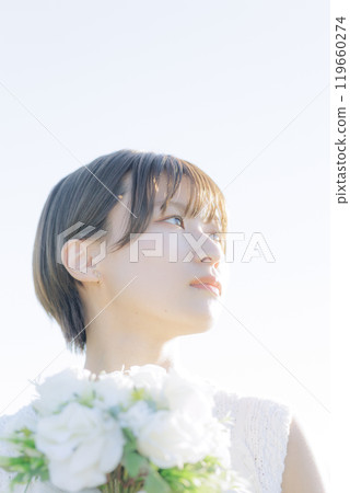 拿著花束的女人 拿著花束的女人 119660274