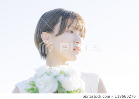 拿著花束的女人 拿著花束的女人 119660276