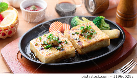 Tofu steak Teppanyaki 119660292