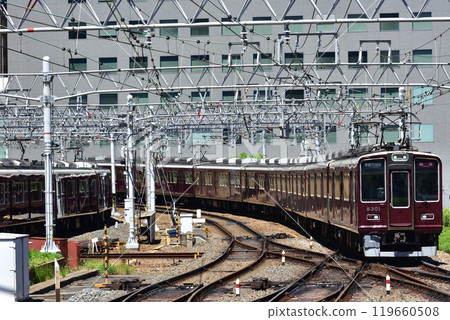 阪急京都線8300係到達大阪梅田站 阪急京都線8300係到達大阪梅田站 119660508