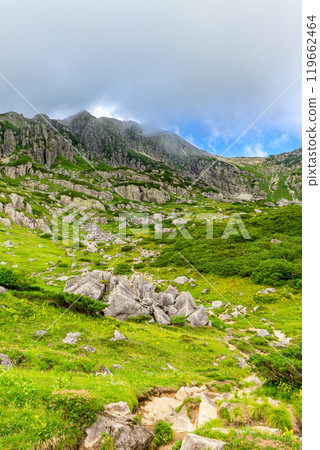 從彎道上看到的黑部五郎山 攀登北阿爾卑斯山的黑部五郎山 從彎道上看到的黑部五郎山 攀登北阿爾卑斯山的黑部五郎山 119662464
