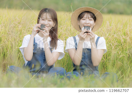 Young women taking a break during the rice harvest 119662707