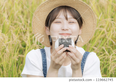 young woman eating rice balls 119662745