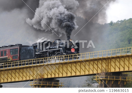 Banetsu Monogatari on the Ban-Etsusai Line crossing the iron bridge with black smoke Banetsu Monogatari on the Ban-Etsusai Line crossing the iron bridge with black smoke 119663015