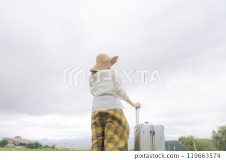 年輕女子旅行 119663574