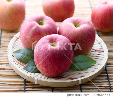 Nagano Prefecture Shinano Sweet (apple) Nagano Prefecture Shinano Sweet (apple) 119664353