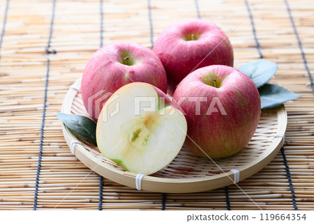 Nagano Prefecture Shinano Sweet (apple) Nagano Prefecture Shinano Sweet (apple) 119664354