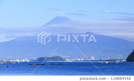 Autumn view of Mt. Fuji from Suruga Bay on the Izu Peninsula 119664548