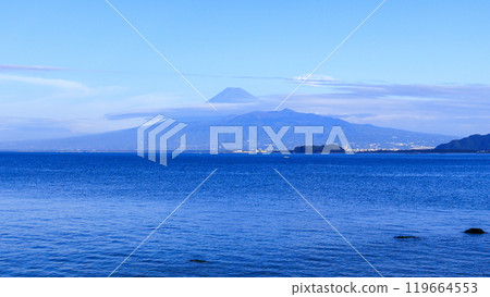 從伊豆半島駿河灣眺望富士山的秋景 從伊豆半島駿河灣眺望富士山的秋景 119664553