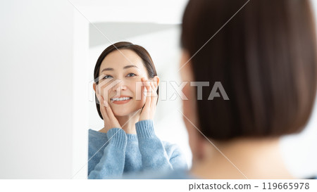 美容鏡女人 119665978