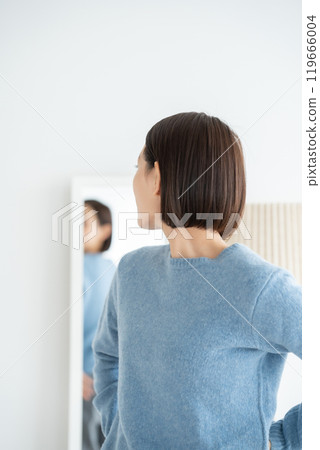 Beauty mirror woman Beauty mirror woman 119666004