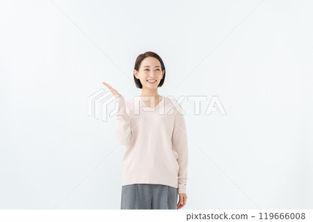 Woman feeling the moisture - Hand-waving Woman feeling the moisture - Hand-waving 119666008