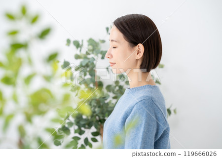 Middle-aged woman beauty blue Middle-aged woman beauty blue 119666026