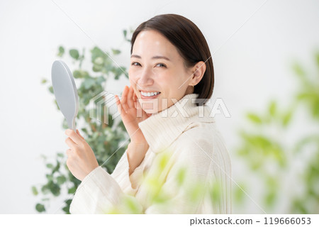 Middle-aged woman, beauty, white Middle-aged woman, beauty, white 119666053