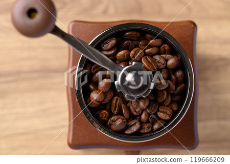 Roasted coffee bean (Arabica coffee) in vintage grinder with handle, Top view 119666209