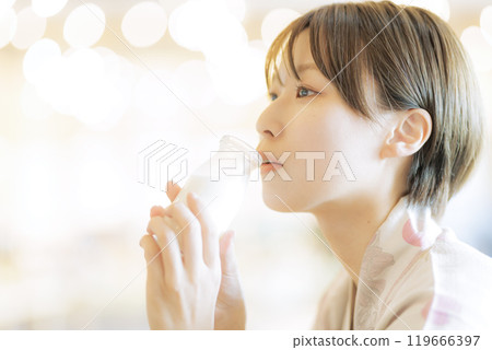 Young woman relaxing after a bath 119666397