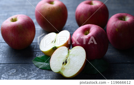 Nagano Prefecture Shinano Sweet (apple) black background 119666612