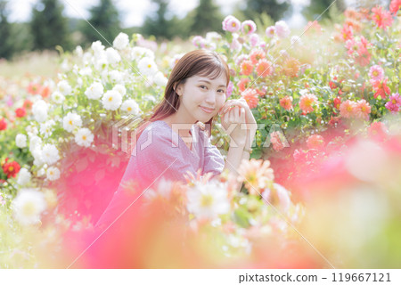 被花包圍的女人 119667121