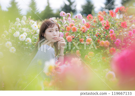 被花包圍的女人 119667133