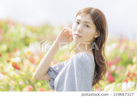 被花包圍的女人 119667327