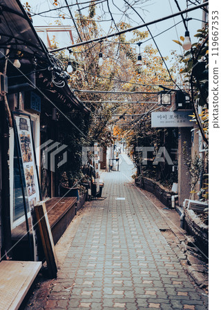 Seoul's back alleys: Ikseon-dong Seoul's back alleys: Ikseon-dong 119667353
